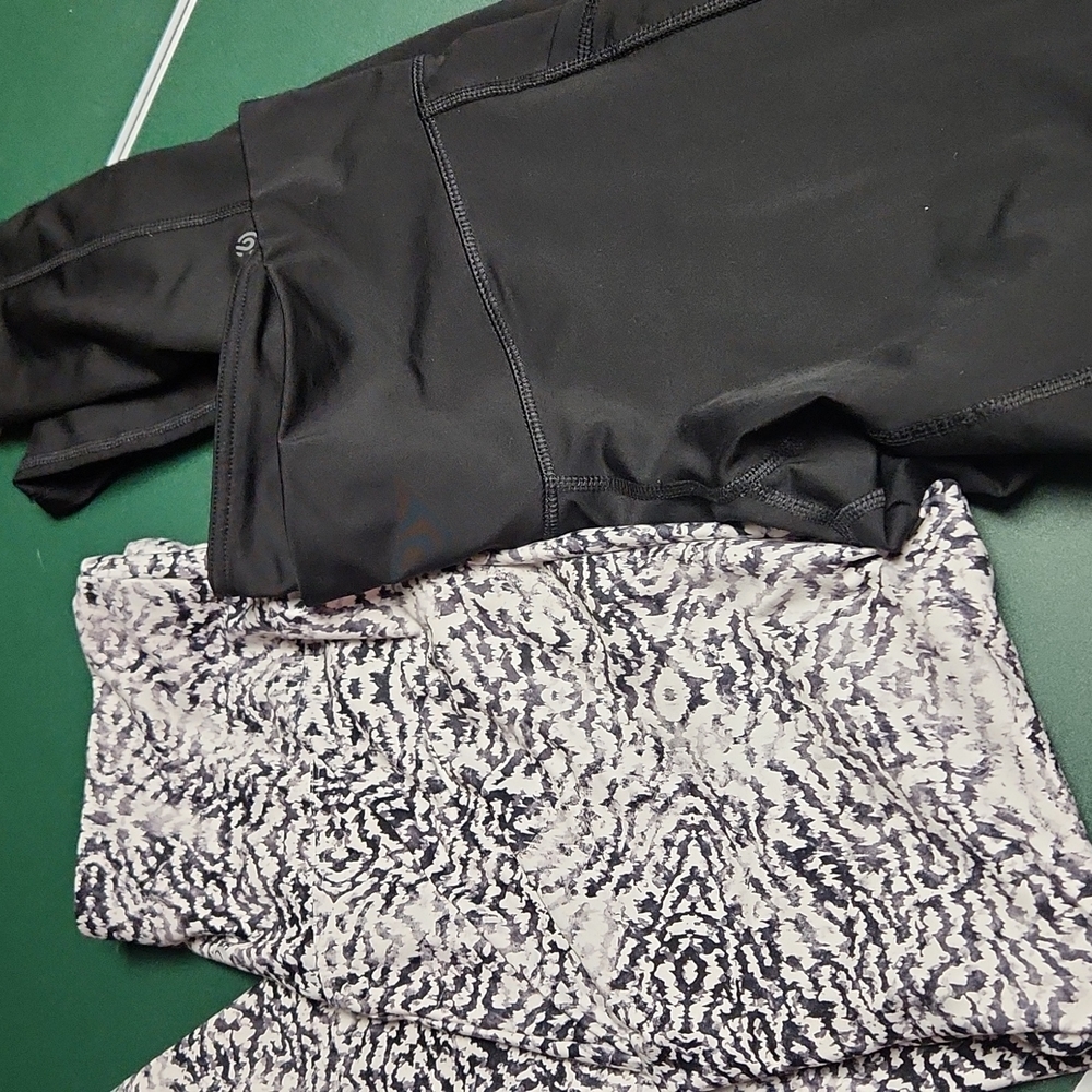 2 pairs Workout Leggings, both size L and high waist